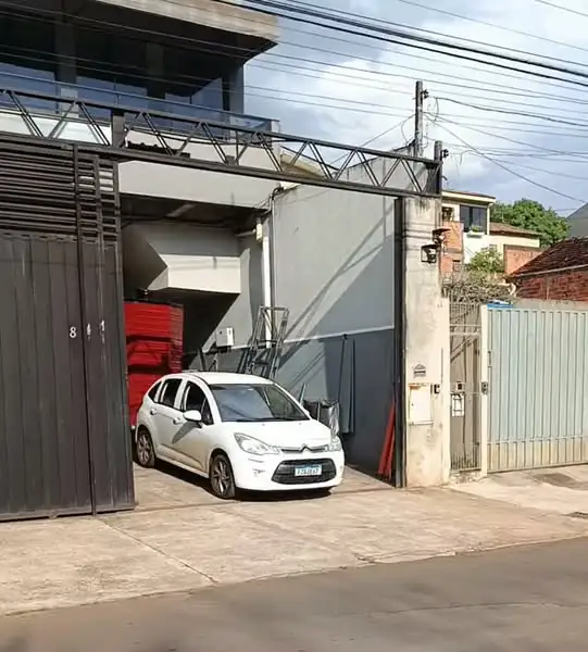 Fachada da fábrica da Rangel Carretas e Trailers na Rua Charles Lindemberg, em Londrina