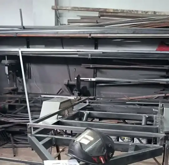 Chassi de carretinha sob encomenda em fabricação na oficina da Rangel